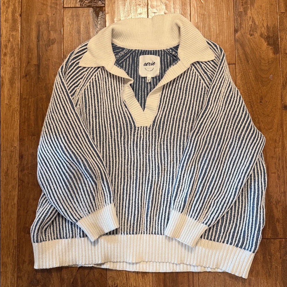 Aerie Navy and Cream Knit Pullover